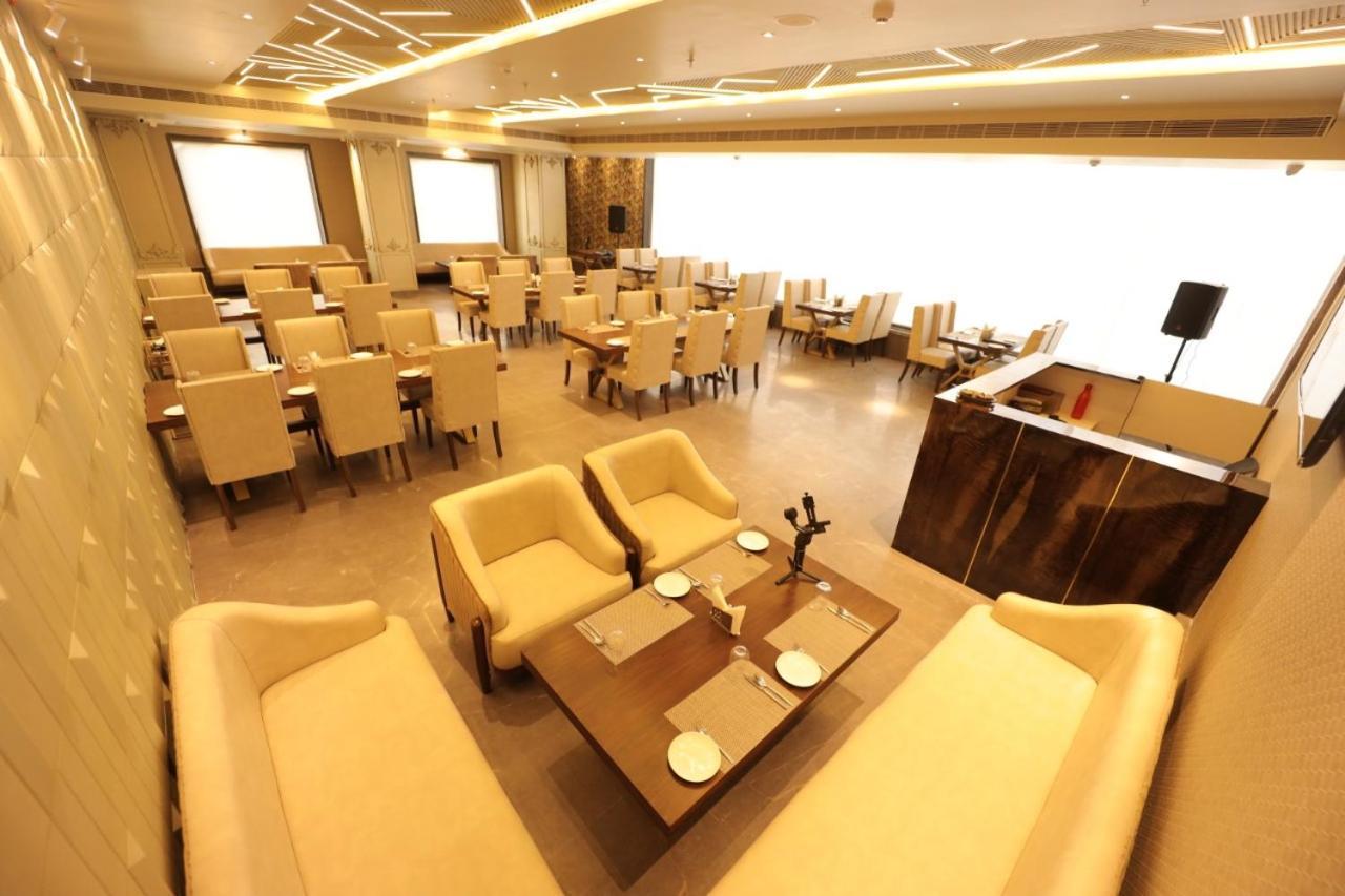 Hotel Mvr Grand 칸푸르 외부 사진